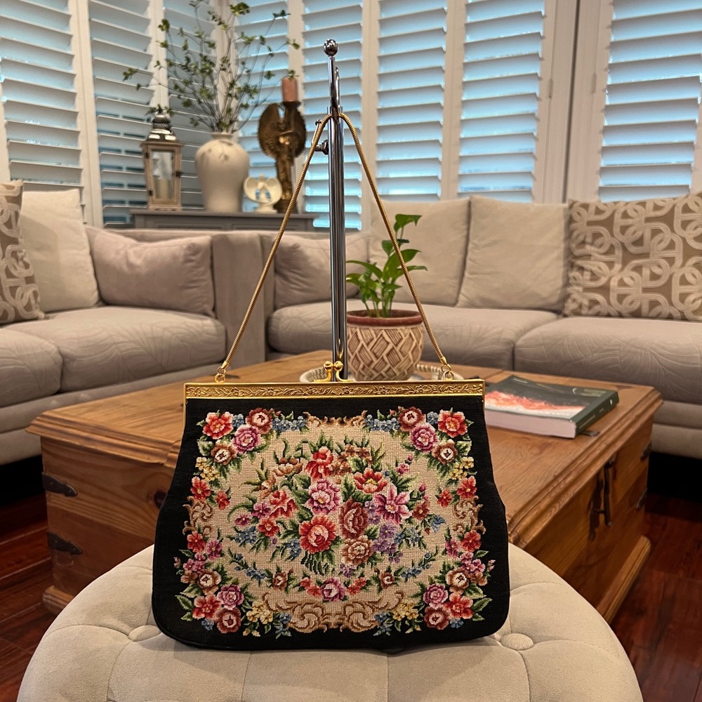 Vintage Floral Tapestry Handbag with Kisslock and Gold Accents  EUC